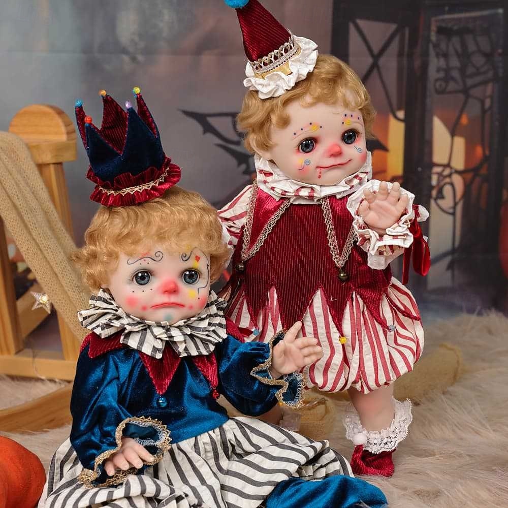 Poupées Filles Clown Reborn de 18 Pouces avec Cheveux Bouclés Chapeau à Carreaux Costume de Clown et Mini Tambour Poupées pour Filles de 5 Ans Cadeau de Noël pour Parents et Collectionneurs de 2025 ? $147.99 –P1