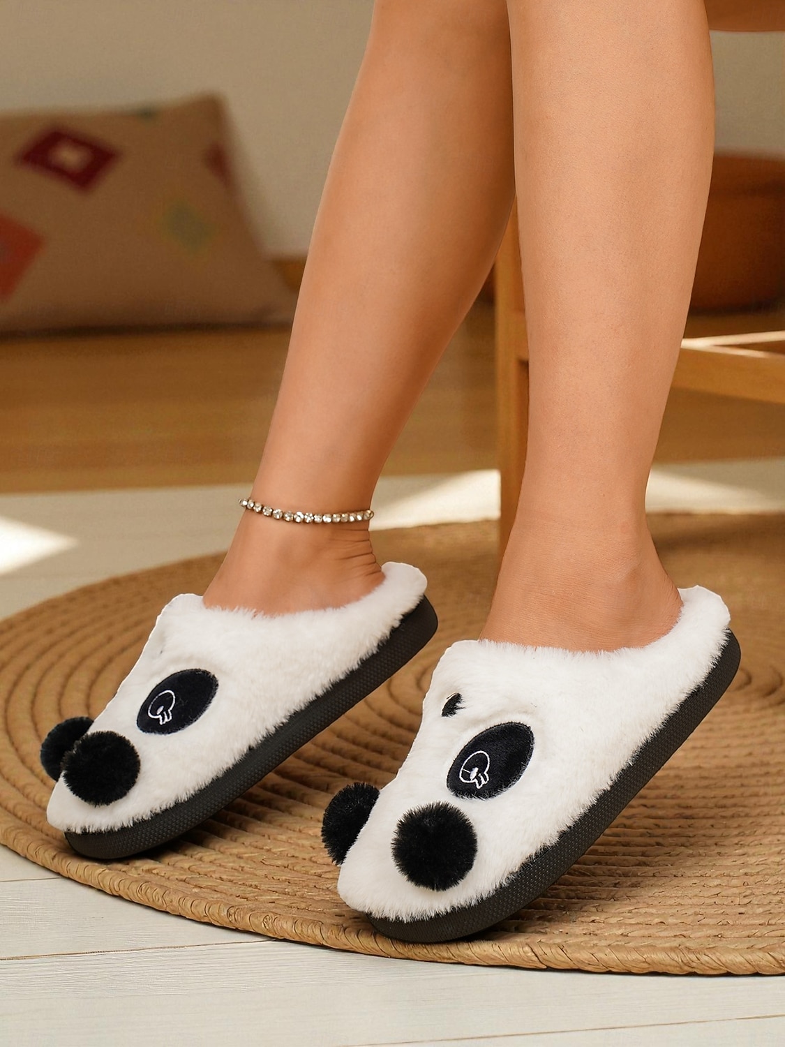 Pantufas femininas fofas de panda de pelúcia – pantufas de inverno macias e quentinhas para usar em casa, estilo desenho animado aconchegante, presente de Natal para usar em casa e relaxar. de 2025 por $19.99 –P5