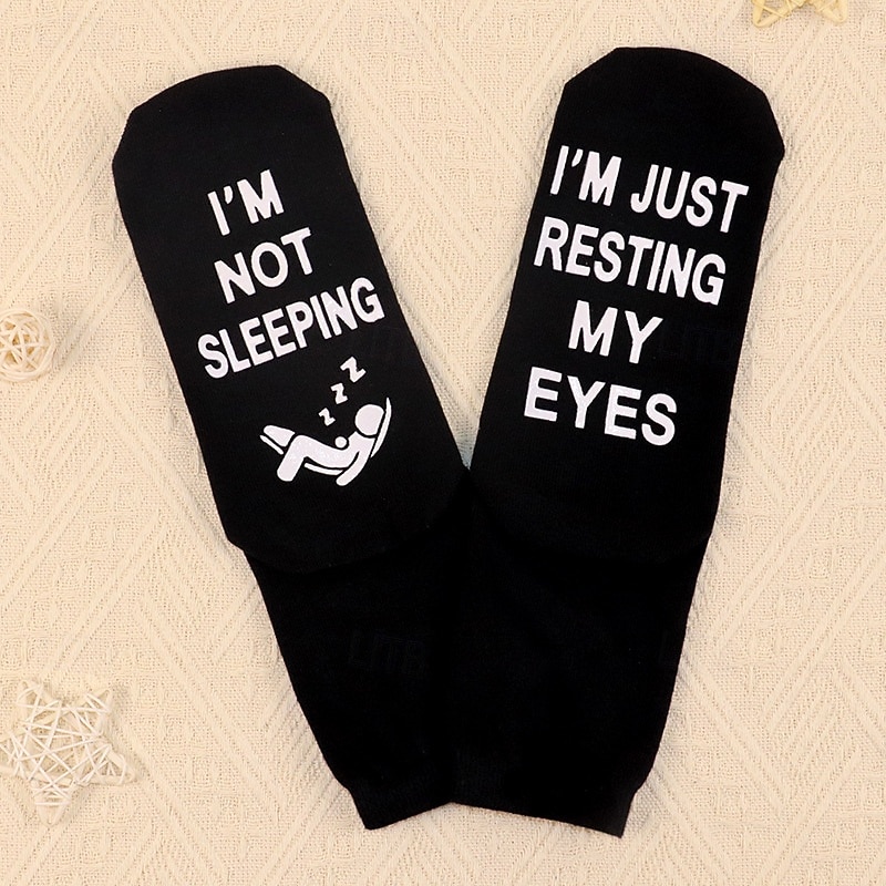 Ich schlafe nicht, ich ruhe nur meine Augen aus. Lustige bedruckte Socken, kuschelige Socken mit originellem Aufdruck für Damen und Herren, bequeme Geschenksocken für Arbeit, Zuhause, Weihnachten, 2026 - $13.49 –P3