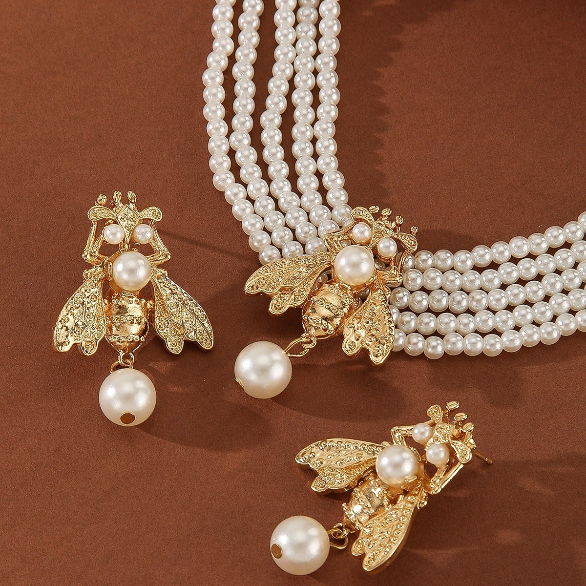 Dames parelbijen sieradenset - elegante meerlaagse chokerketting en oorbellen met goudkleurig insectenontwerp voor feesten, bruiloften en vintage mode-looks 2026 - $14.99 –P2