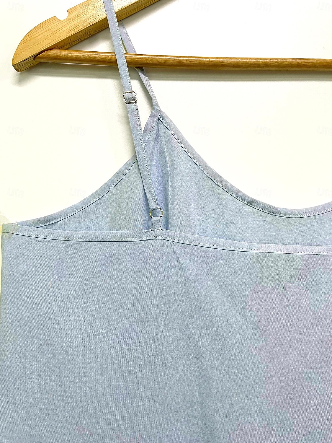 فستان كامي من الفيسكوز بأشرطة قابلة للتعديل للعطلات 2026 - $33.99 –P8