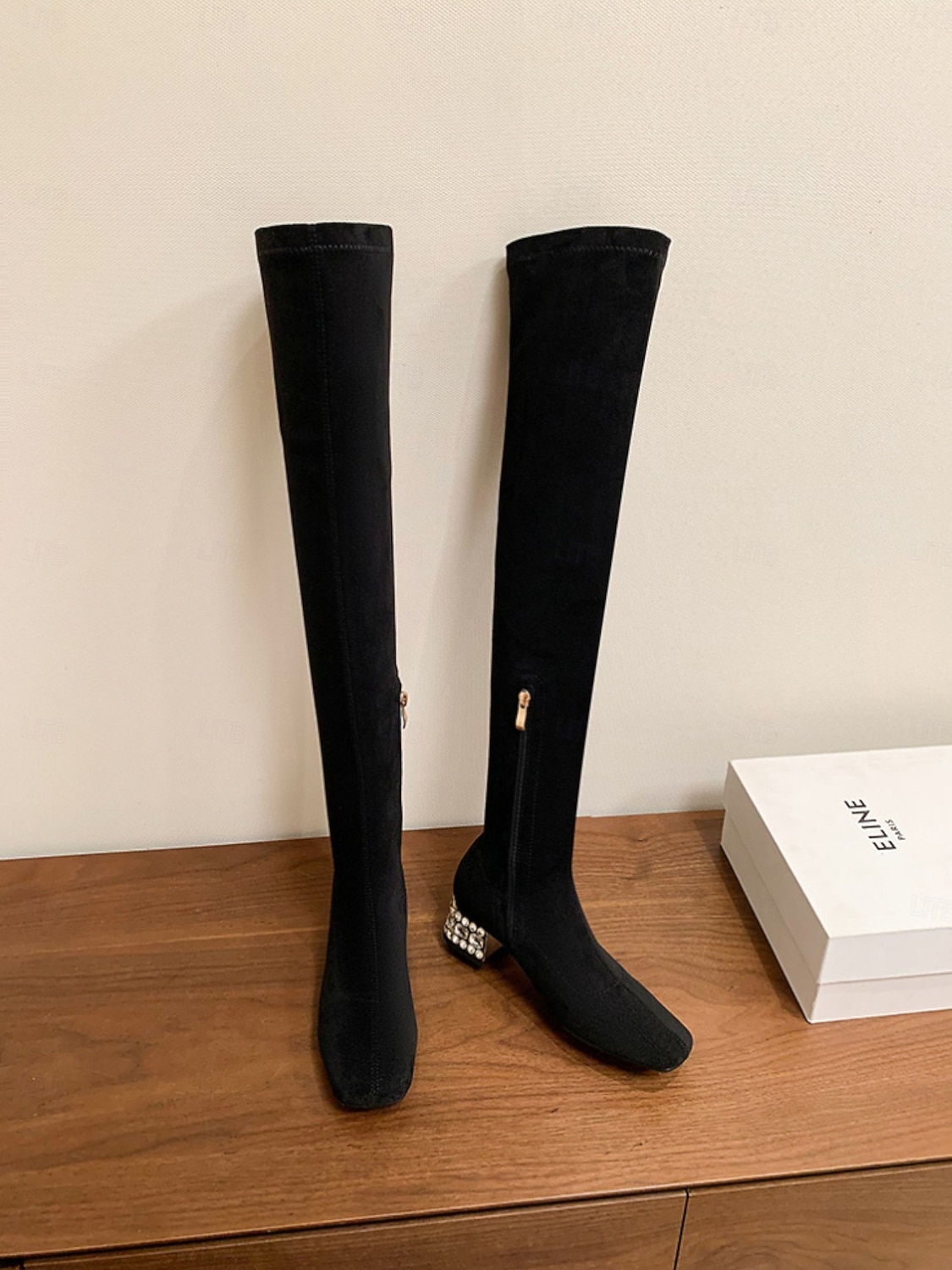 2025年 ラインストーンブロックヒール、ジッパー開閉、冬や夜のお出かけにぴったりのスタイリッシュでエレガントなレディースニーハイスエードブーツ。  コレクション – $129.99 –P3