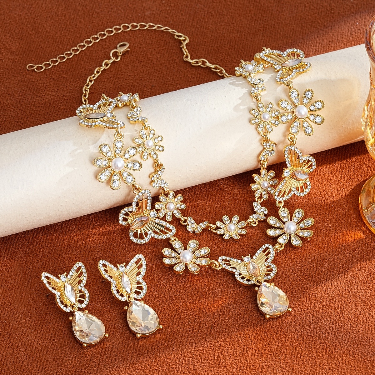 naisten kukkakuvioinen perhoskorusetti - kimaltava kristallikaulakoru, korvakorut &sormussetti juhliin, iltatilaisuuksiin &erityistilaisuudet 2026 - $18.99 –P6