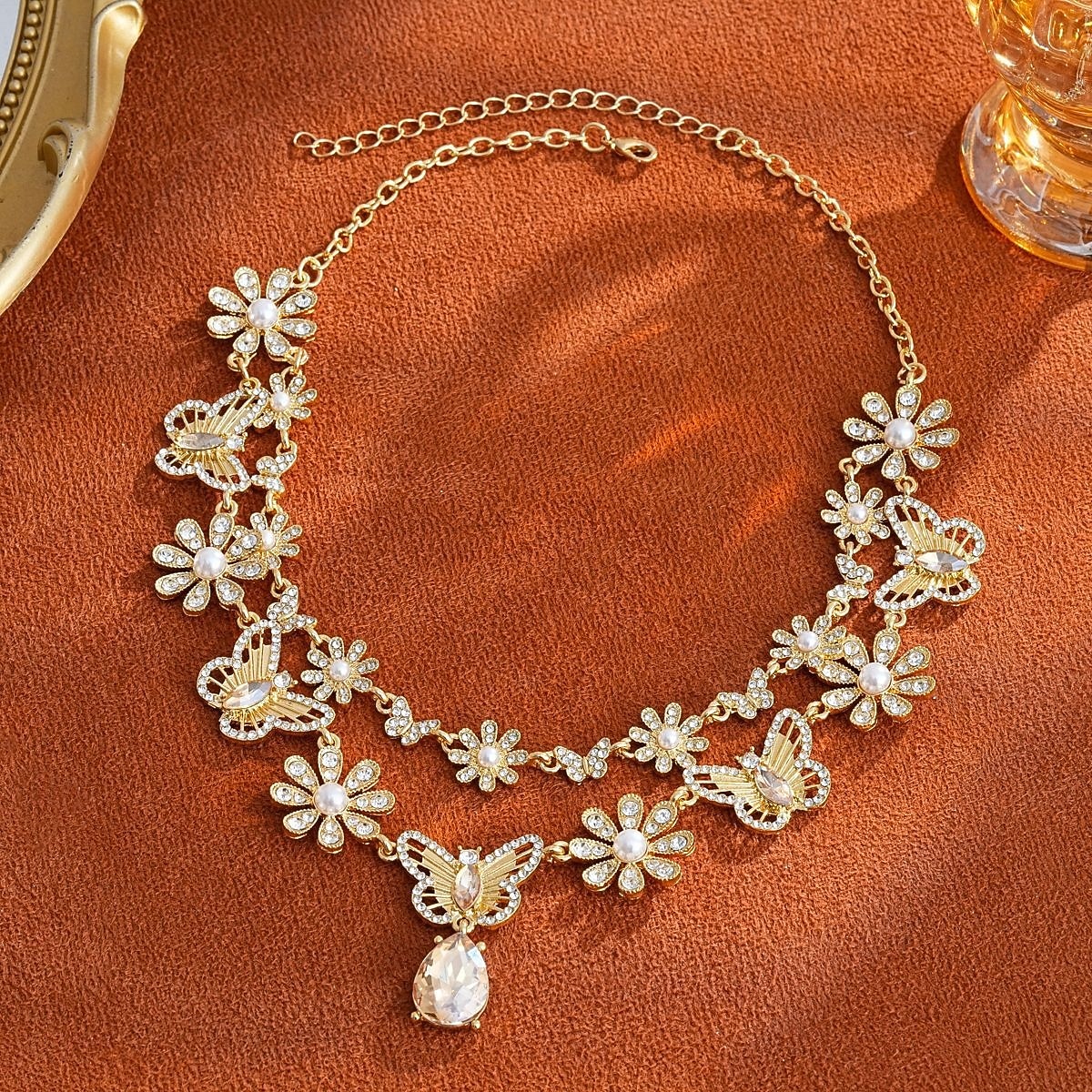 naisten kukkakuvioinen perhoskorusetti - kimaltava kristallikaulakoru, korvakorut &sormussetti juhliin, iltatilaisuuksiin &erityistilaisuudet 2026 - $18.99 –P3