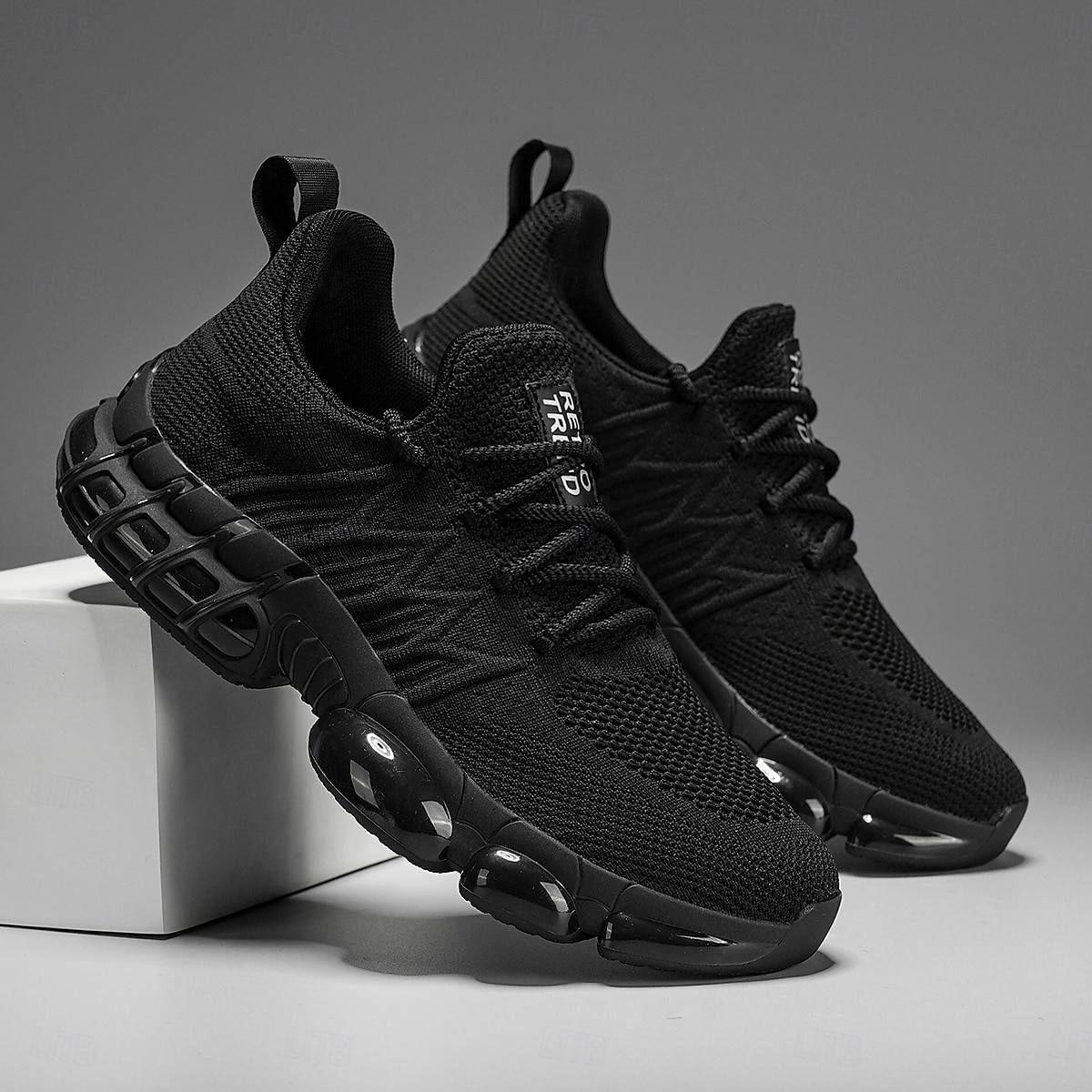 scarpe da corsa rosse da uomo: tomaia in mesh traspirante con cuscino d'aria per una calzata comoda, perfette per lo shopping natalizio e le attività all'aperto del 2026 a $46.99 –P3