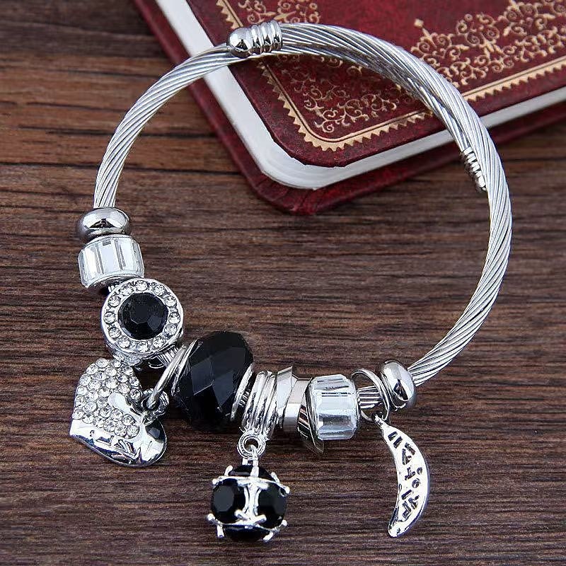 Ezüst karkötő többszínű kristályokkal és szív, hold és gyöngy medálokkal – testreszabható női karperec 2026 - $11.99 –P1