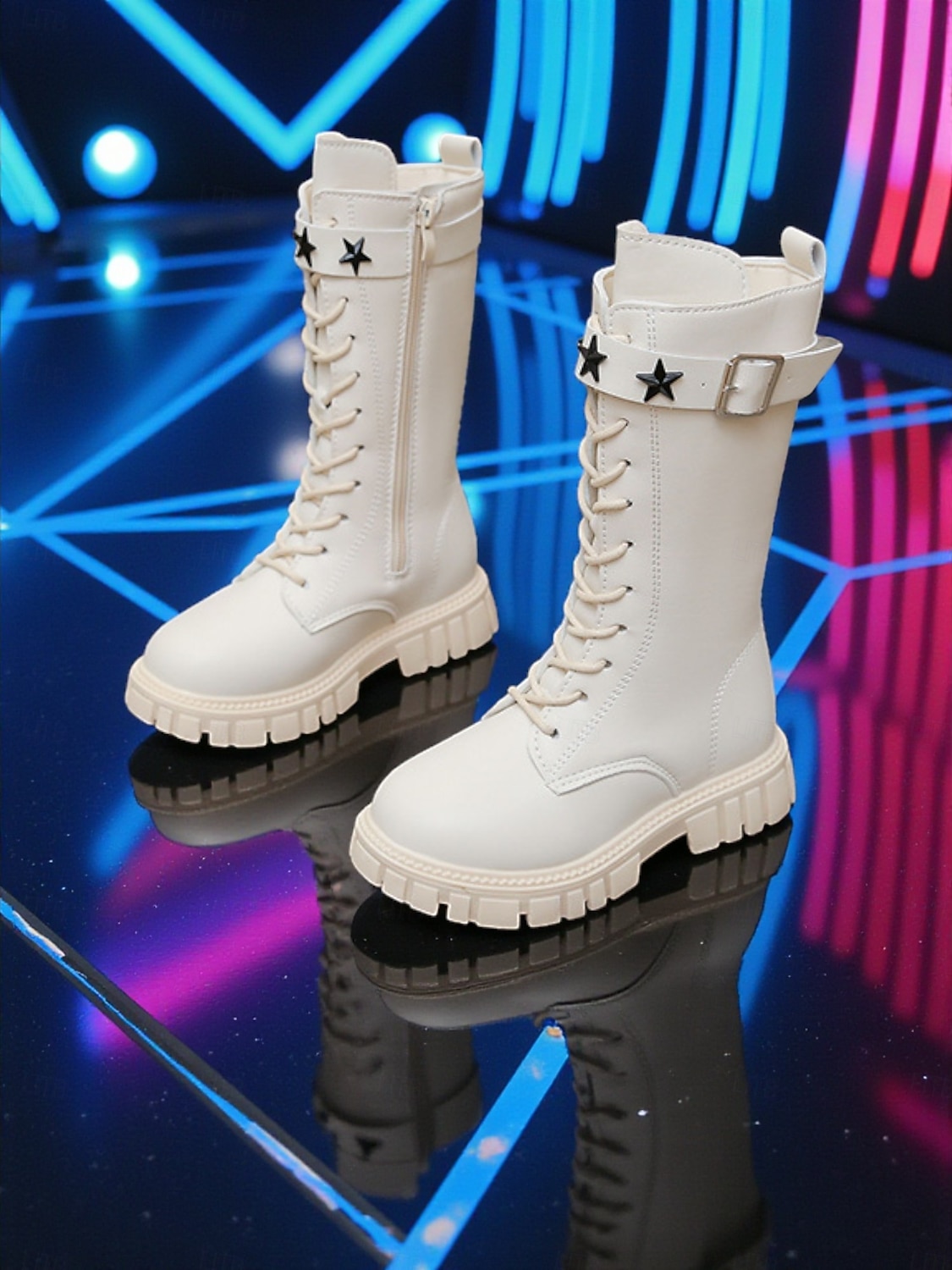 Bottes blanches en similicuir avec boucle étoile, inspirées des idoles coréennes pour enfants, parfaites pour un look décontracté, une fête ou un événement mode. Confortables et tendance, elles sont de 2026 ? $42.99 –P3