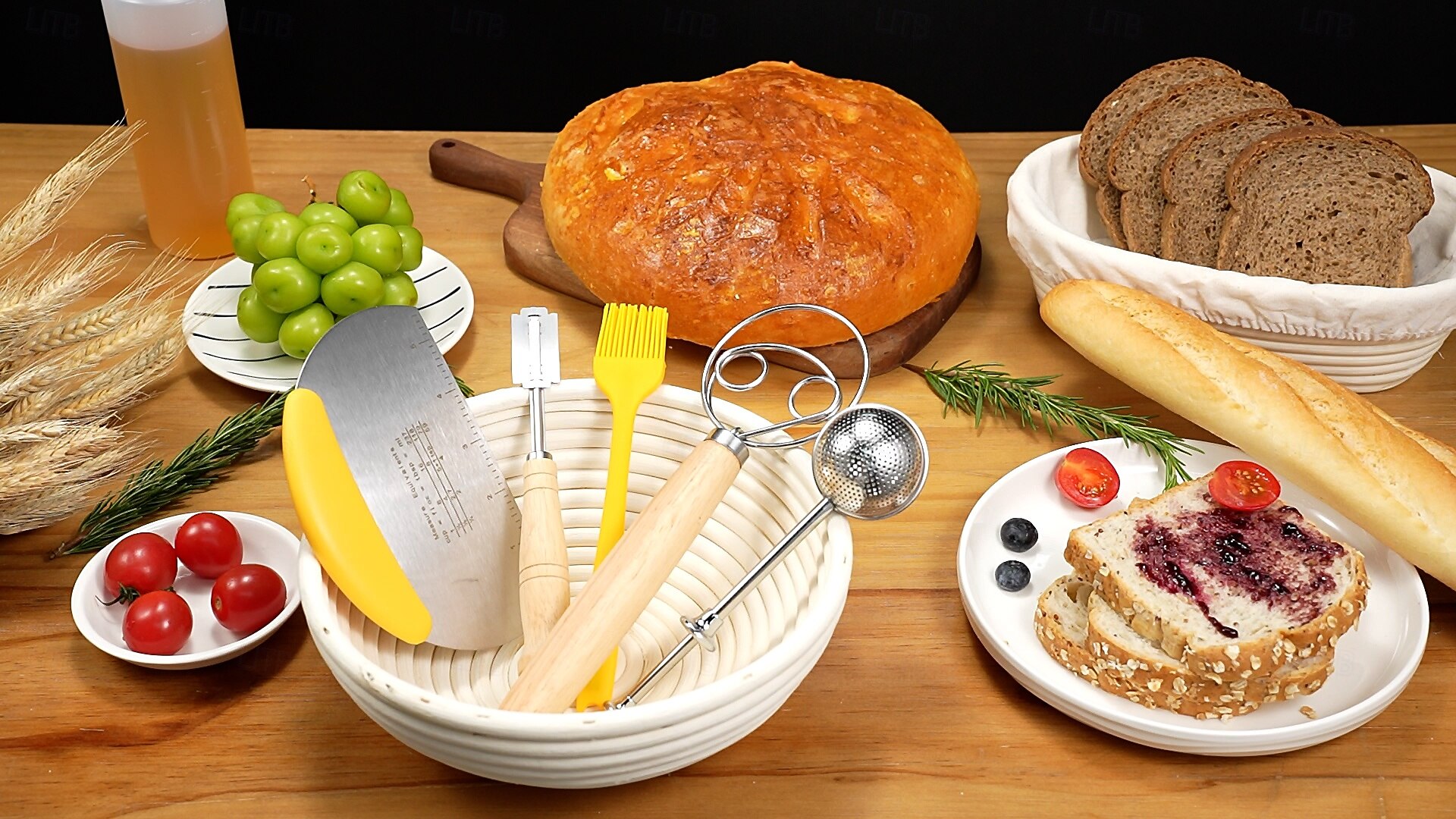 kovászos kezdőkészlet tartalmaz egy 23 cm-es kört &25 cm-es ovális banneton kenyérkelesztő kosár kenyérsütővel, tésztakaparóval, tésztakeverővel, szilikonkefével és szűrővel 2026 - $77.99 –P5