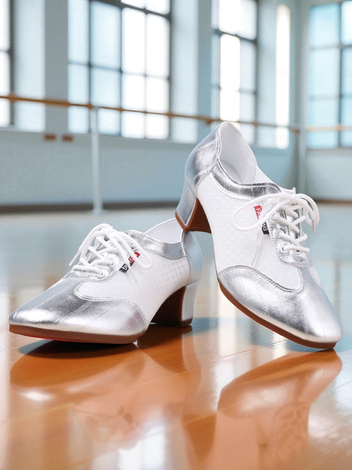 Sapatos de dança de salão femininos prateados com cadarço - sapatos confortáveis de salto baixo para prática de dança latina, salsa, tango e apresentações de palco. de 2026 por $46.99 –P2