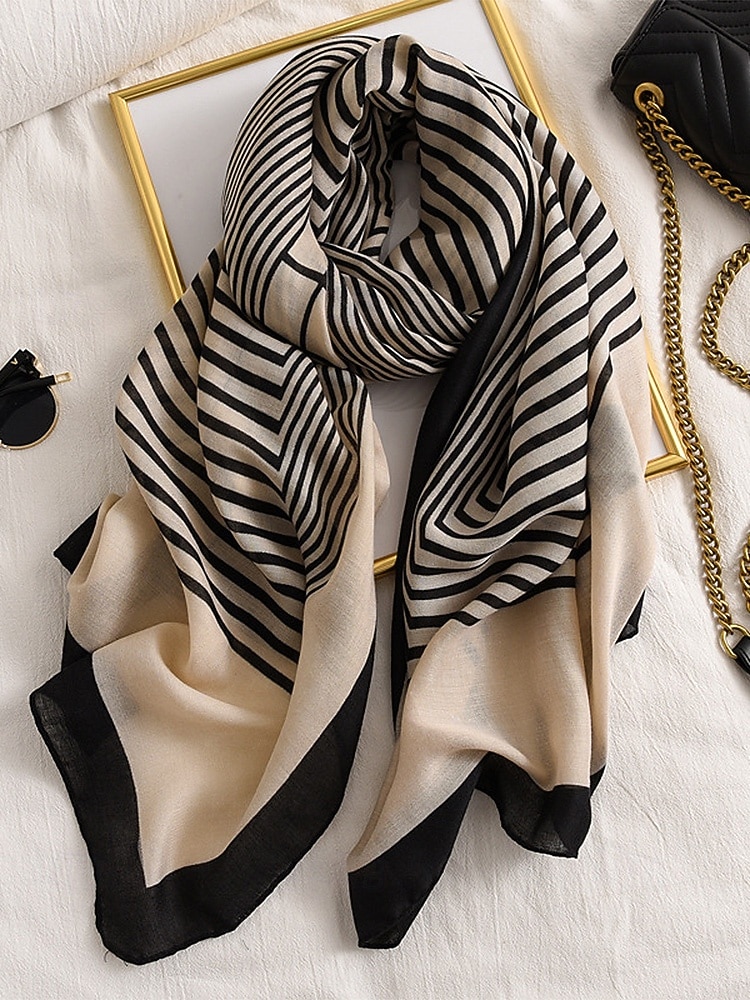 sciarpa a righe in cotone e lino da donna: materiale morbido e leggero, disponibile in più colori, perfetta per outfit casual e invernali del 2026 a $11.99 –P6