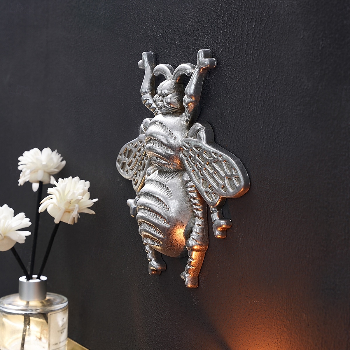 Wanddecoratie van een vliegende bij van hars, een uniek hangend ornament met insectenthema, perfect voor feestdecoratie, kamerdecoratie, woonaccessoires en wanddecoratie met een natuurlijke 2026 - $21.99 –P10
