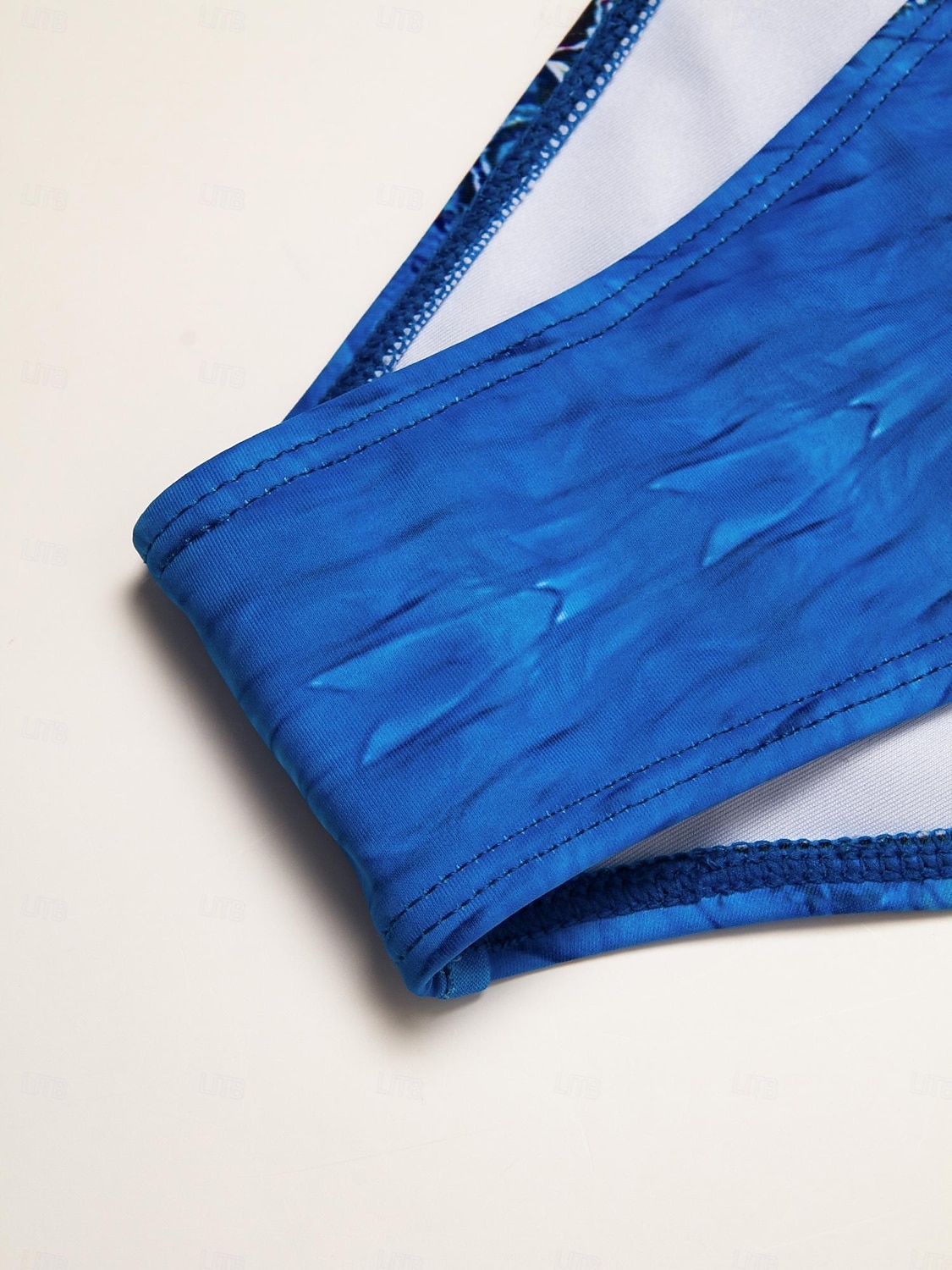 Maiô de férias com estampa de leopardo e penas, tecido elástico de alta elasticidade e amarração nas costas. de 2026 por $44.99 –P12