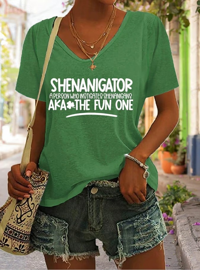 St. Patrick Damen T-Shirt Grafik Shamrock Vintage Stylisch Klassisch Kurzarm V-Ausschnitt Reguläre Oberteile Täglicher Druck Blau Schwarz Weiß Grün Grau Sommer Frühling 2026 - $21.99 –P1