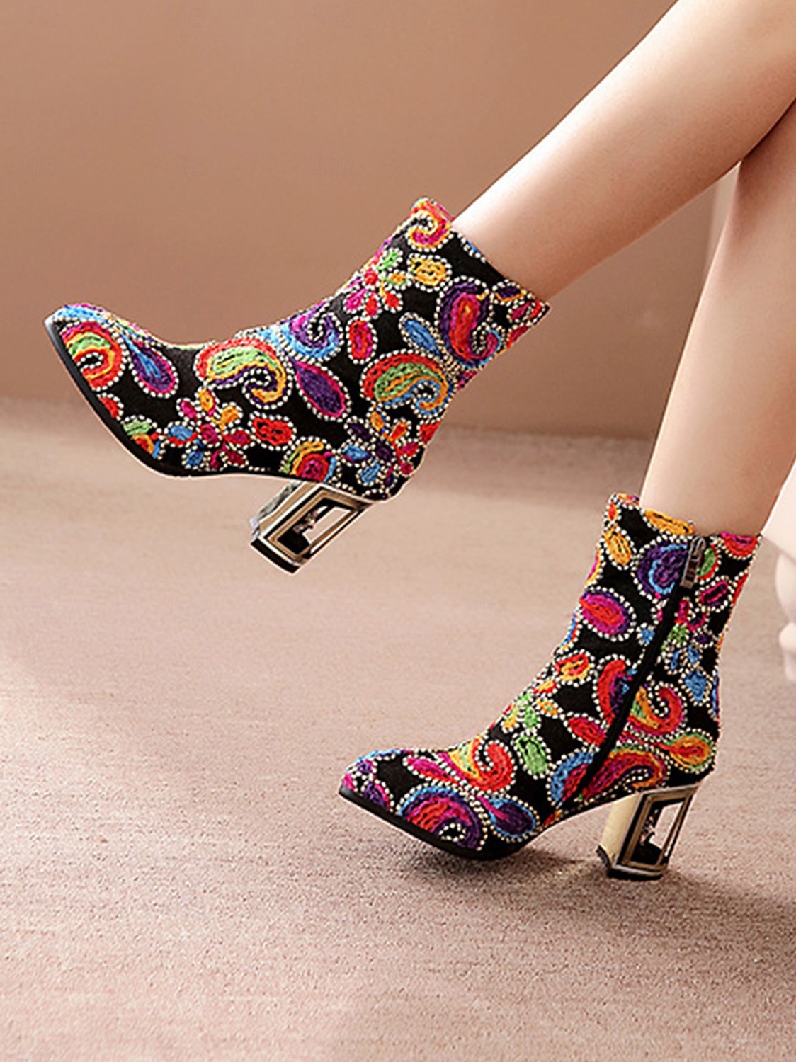 Kobiece botki z cekinami i haftem – Kolorowe krótkie buty barokowe w stylu karnawałowym na imprezy festiwale i bal maskowy 2026 - $84.99 –P4