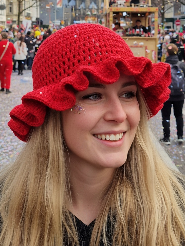 2026年 女性用クロシェラッフルバケットマルディグラハット – カーニバル、コスチュームパーティー、ボヘミアンシックスタイル用の多色レインボーニットフェスティバルキャップ  コレクション – $14.99 –P4