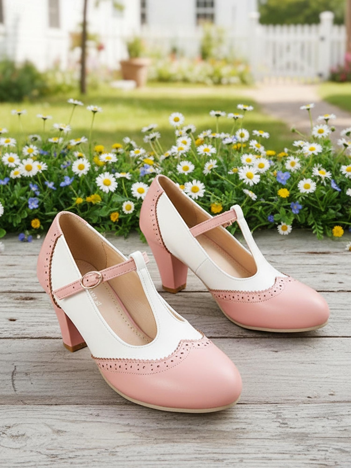 scarpe con tacco a T da donna in stile retrò anni '50, marroni e bianche, con dettagli brogue e chiusura con fibbia: scarpe mary jane vintage per ufficio, feste in giardino ed eventi a tema retrò del 2026 a $46.99 –P6