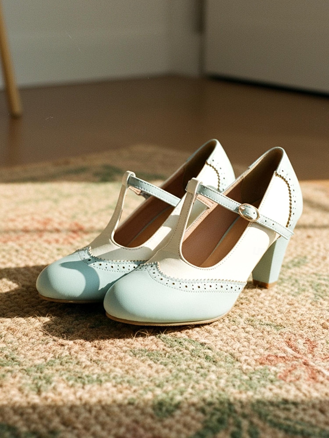 scarpe con tacco a T da donna in stile retrò anni '50, marroni e bianche, con dettagli brogue e chiusura con fibbia: scarpe mary jane vintage per ufficio, feste in giardino ed eventi a tema retrò del 2026 a $46.99 –P5