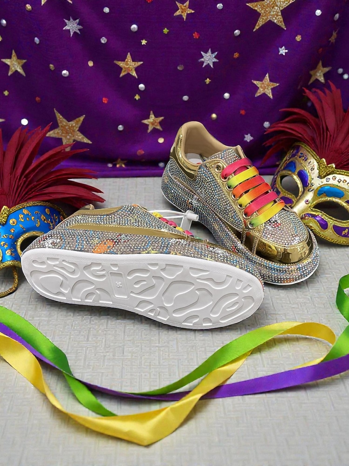 Naisten Mardi Gras sateenkaari rhinestone-lenkkarit metallinhohtoisilla kultaisilla yksityiskohdilla – Rohkeat ja kimaltelevat täydelliset karnevaaleihin naamiaisjuhliin festivaaleille ja katutyylille 2026 - $79.99 –P4