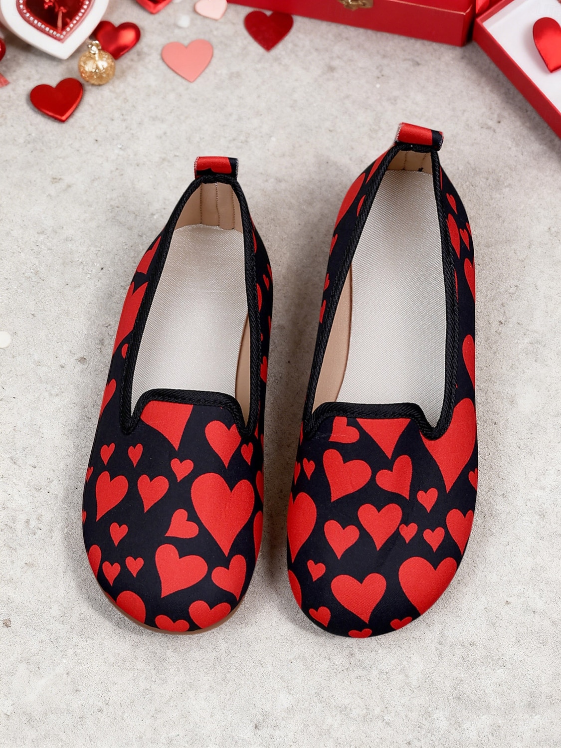 Dámské černé nazouvací boty s potiskem červených srdíček – roztomilé romantické vzorované ležérní boty na Valentýna, rande a každodenní nošení 2026 - $24.99 –P1