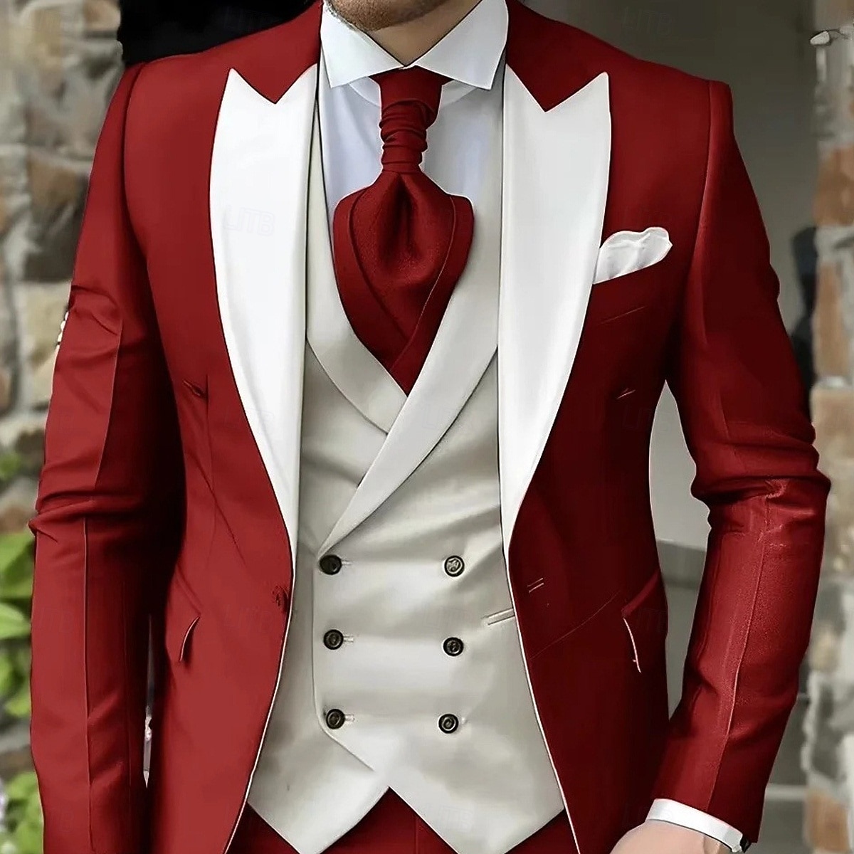 A bărbaților Smoking Costume de petrecere Nunta pe plaja Nuntă de primăvară Alb Vișiniu Primavara vara Costum Lapel cu vârf Modă Petrecere Peteci Fit adaptat Set 3 piese Un singur rând, un nasture 2026 - $139.99 –P2