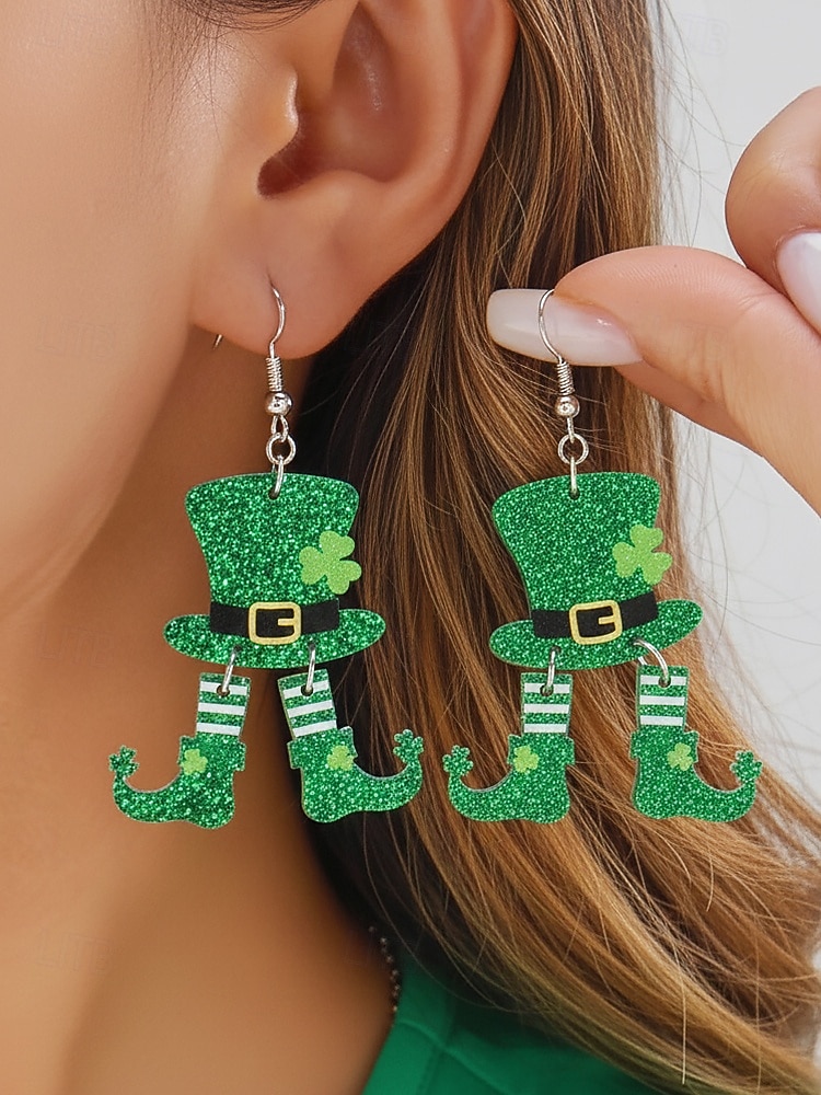 Boucles d'oreilles trèfle en acrylique pour femmes, idéales pour la Saint-Patrick. Modèle léger à paillettes, plusieurs styles disponibles sur le thème du trèfle et de l'Irlande, parfaites pour les défilés, les fêtes, les événements et les célébrations. de 2026 ? $7.99 –P2