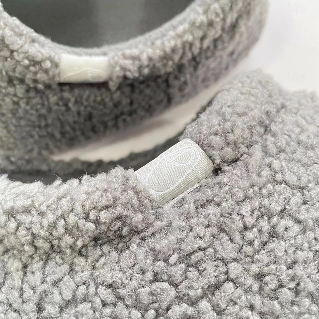 Pantufas de pelúcia macias com calcanhar totalmente fechado, antiderrapantes e silenciosas, para uso doméstico, para homens, mulheres e casais. de 2026 por $21.99 –P4