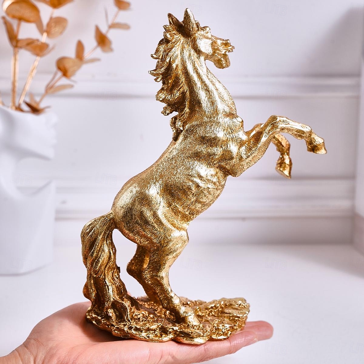 gyllen hoppende hest i harpiks, håndmalt skrivebordspynt, hjemmedekorasjon av månenyttår, festdekorasjon, hestestatue som gave til festlig feiring 2026 - $32.99 –P10