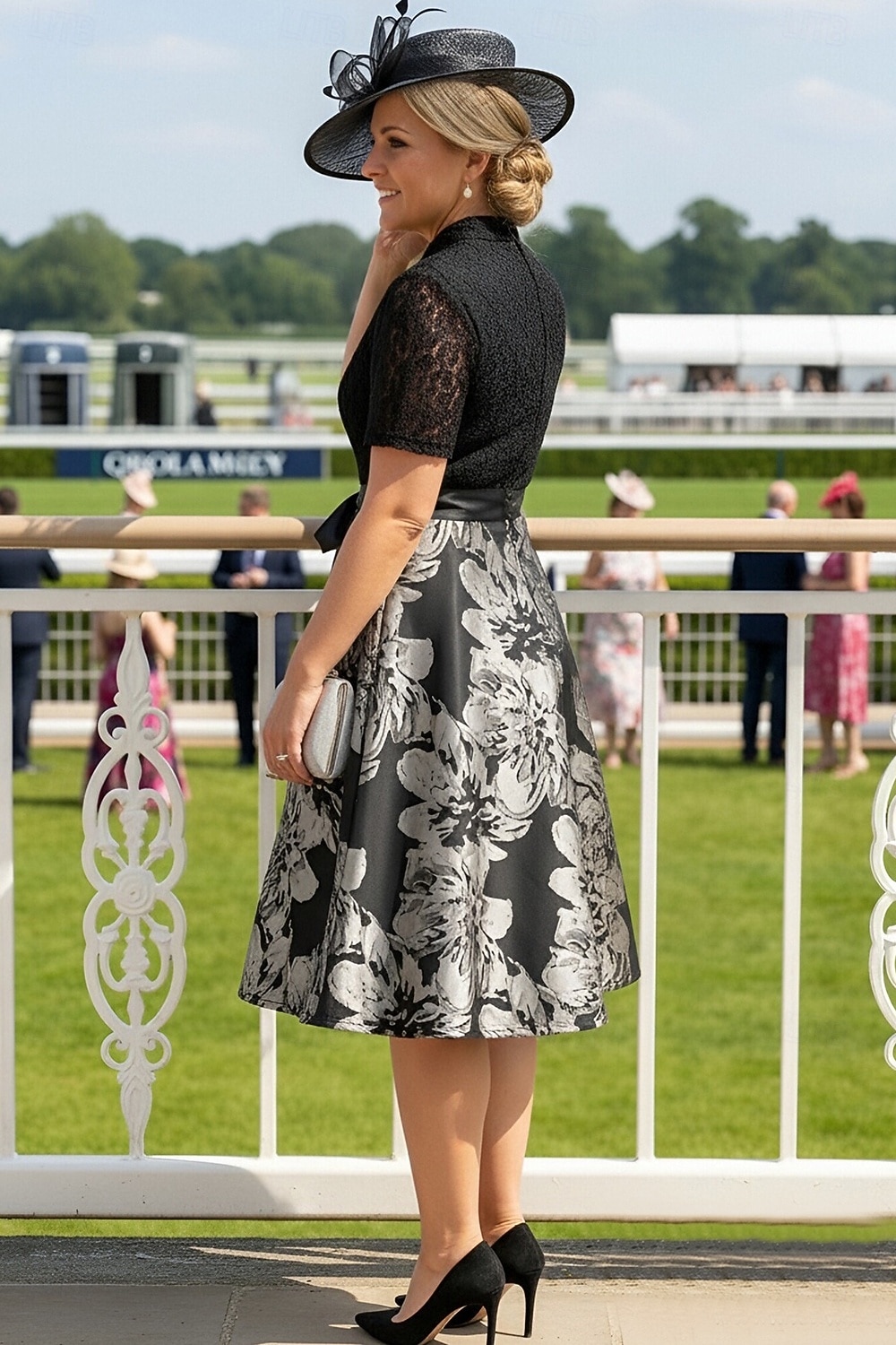 Corte A Hasta la Rodilla Vestido Derby Vestido de Madrina Manga Corta Escote en Pico Cuello Alto Elegante Ocultar Vientre El derby de Kentucky Satén Encaje con Encaje Lazo(s) Impresión 2026 - $165.59 –P3