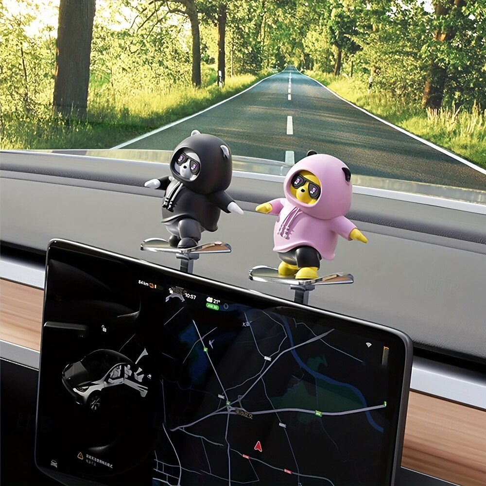 Adorno para tablero de automóvil con forma de oso de patineta: colgante para tablero de automóvil con dibujos de animales que presenta un elegante diseño de gafas y sudadera con capucha, adecuado para 2026 - $21.99 –P3
