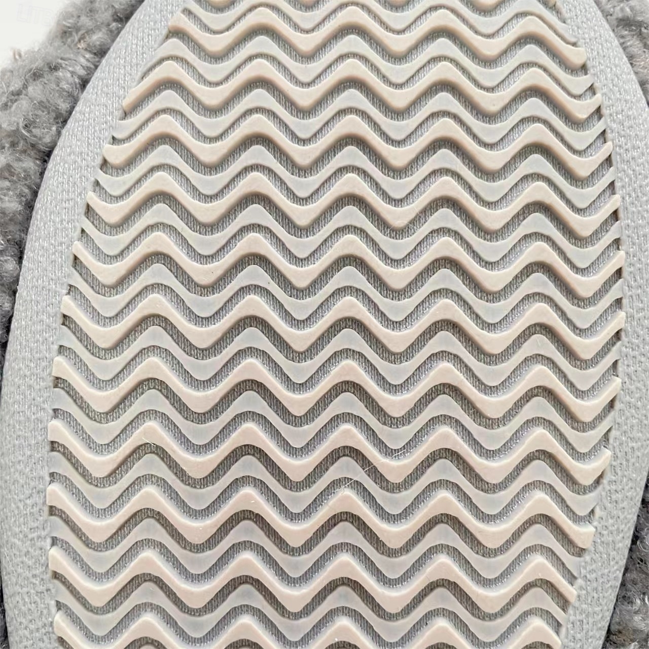 Pantufas de pelúcia macias com calcanhar totalmente fechado, antiderrapantes e silenciosas, para uso doméstico, para homens, mulheres e casais. de 2026 por $21.99 –P6