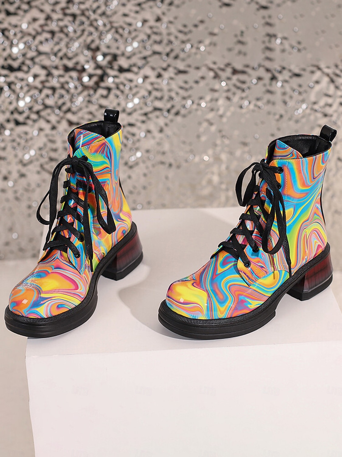 Kvinnelige Mardi Gras regnbue snøres korte støvler - livlige festlige fottøy fargerik festivalstil komfortable blokkhæl støvler kostymer og feiringer 2026 - $64.99 –P6