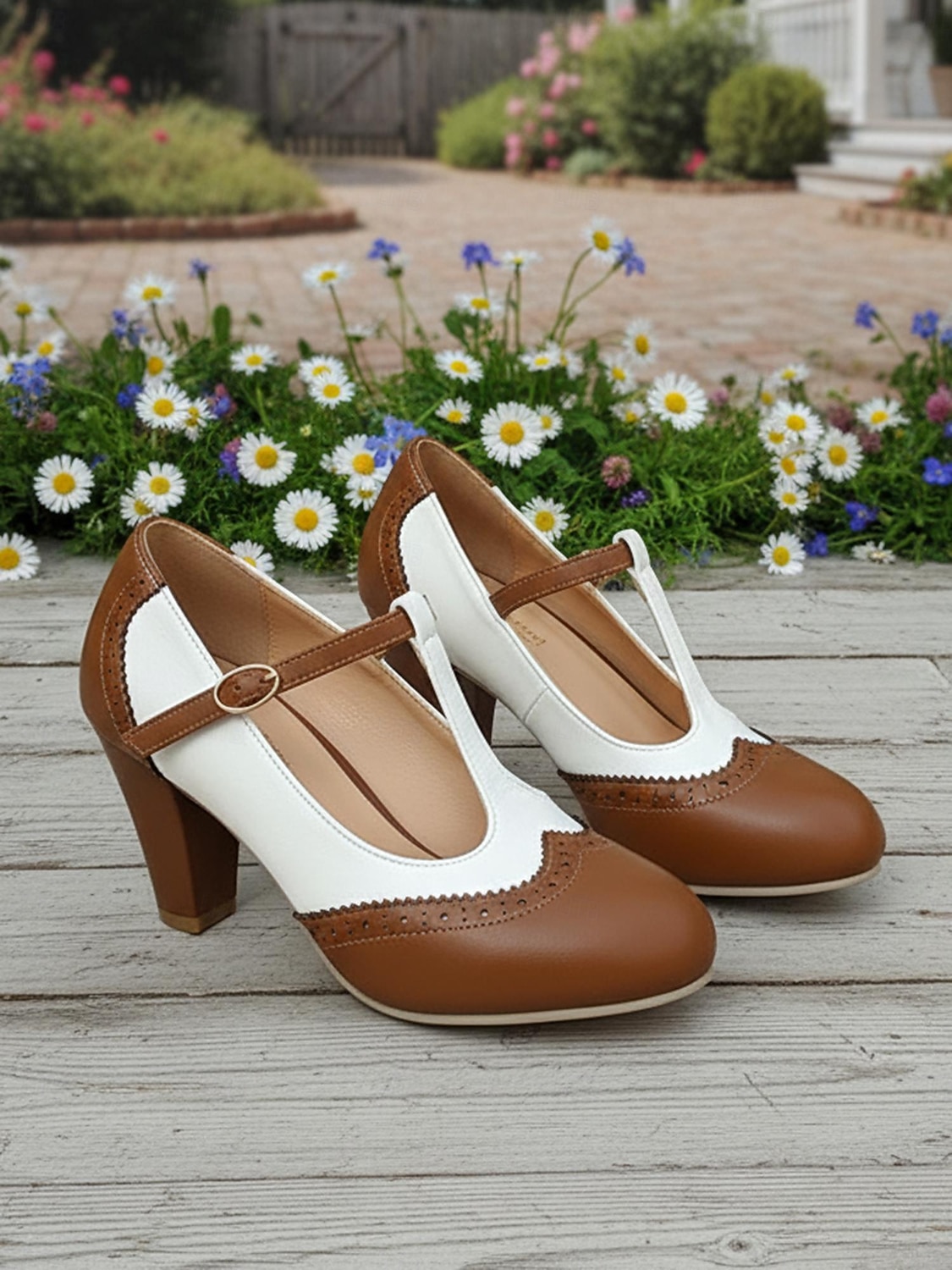 scarpe con tacco a T da donna in stile retrò anni '50, marroni e bianche, con dettagli brogue e chiusura con fibbia: scarpe mary jane vintage per ufficio, feste in giardino ed eventi a tema retrò del 2026 a $46.99 –P4