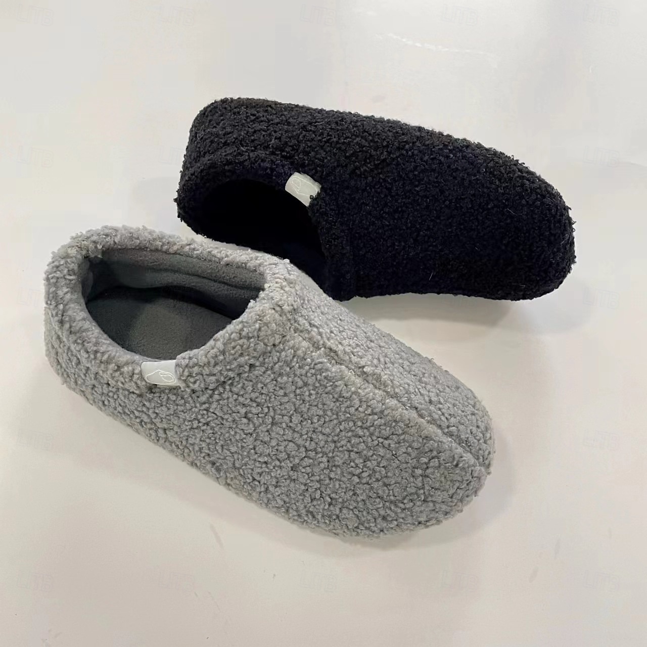 Pantufas de pelúcia macias com calcanhar totalmente fechado, antiderrapantes e silenciosas, para uso doméstico, para homens, mulheres e casais. de 2026 por $21.99 –P1