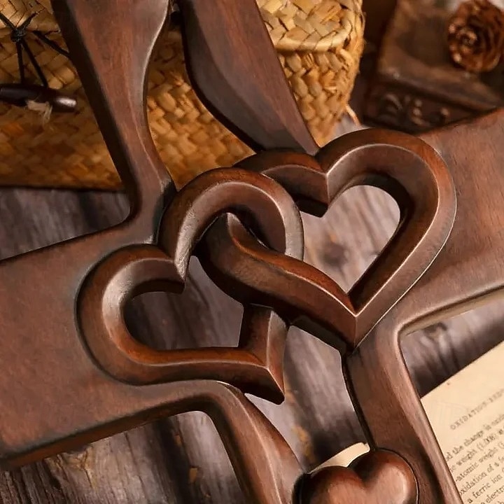 Intertwined Hearts Wooden Cross, Romantic Handcrafted Gift, Engravable Design, Perfect for Weddings, Anniversaries, or Special Occasions, Elegant Religious Home Decor 2026 - $19.99 –P4