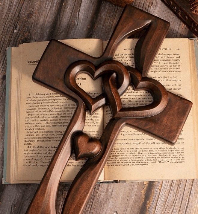 Intertwined Hearts Wooden Cross, Romantic Handcrafted Gift, Engravable Design, Perfect for Weddings, Anniversaries, or Special Occasions, Elegant Religious Home Decor 2026 - $19.99 –P2