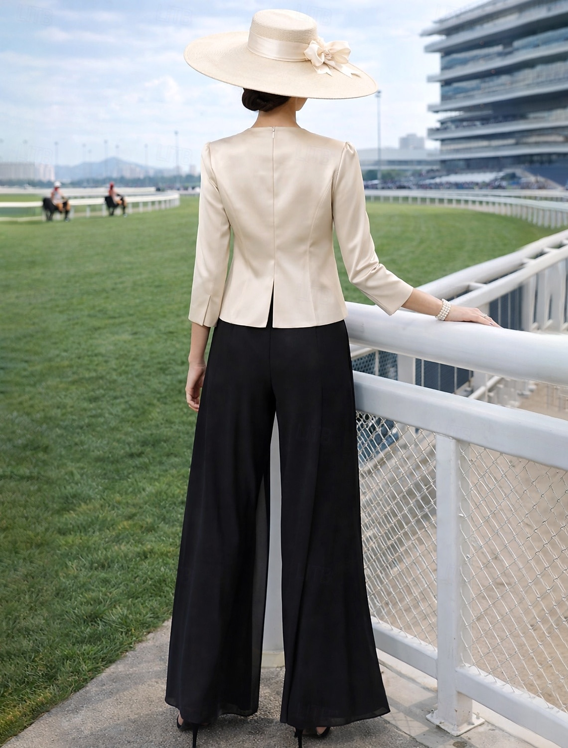 Combinaison Tailleur-Pantalon Trois Pièces Longueur au sol Robe de Mère de Mariée  Demi Manches Col Rond Élégant Fête Formel robe demoiselle d honneur Chiffon Satin Echarpe incluse avec Perlage de 2026 ? $183.99 –P4