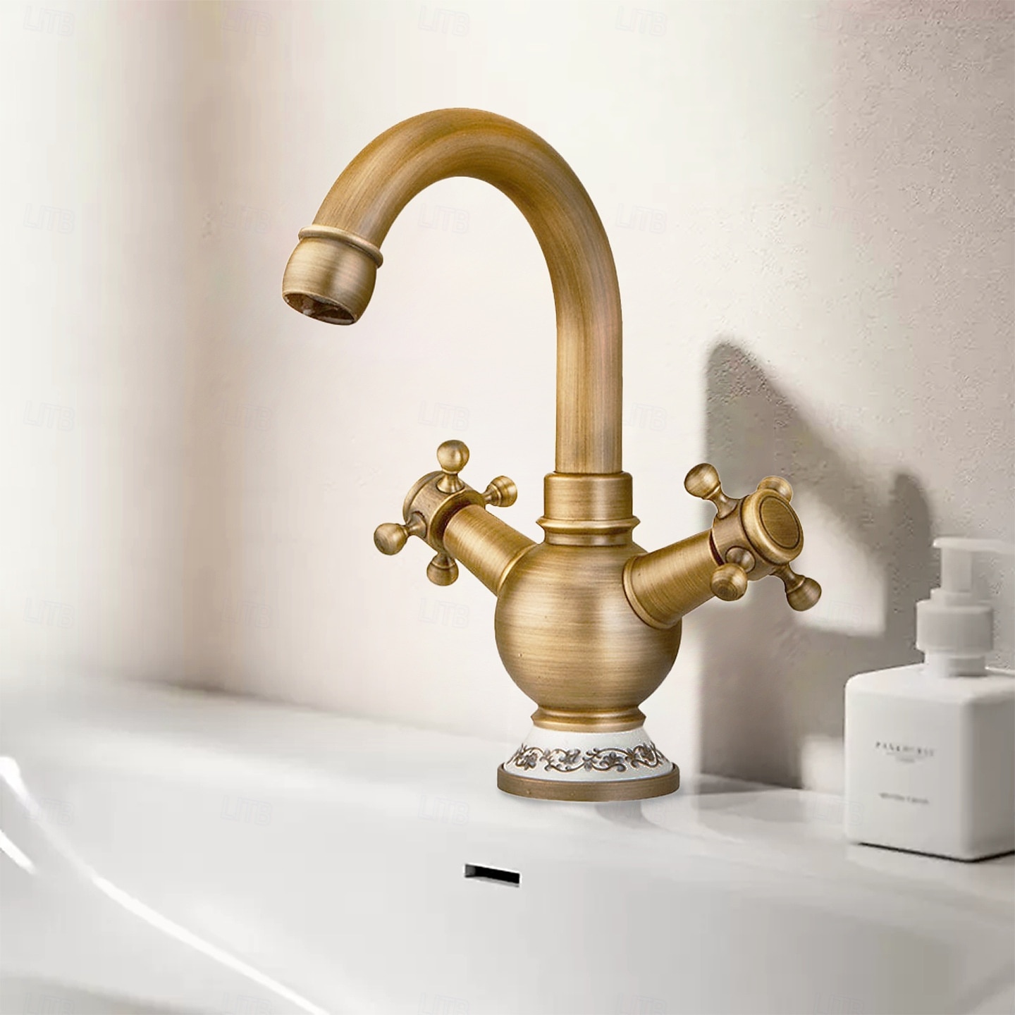 Waschbeckenarmatur - drehbar Chrom Außenmontage Einhebel Zwei LöcherBath Taps 2026 - $184.99 –P4