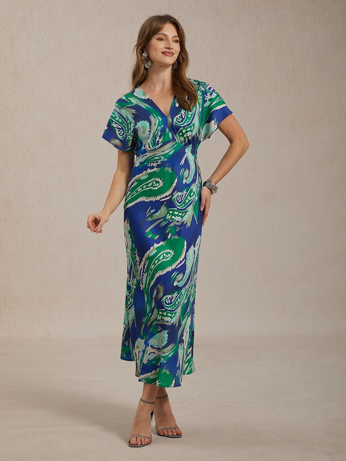 lomamainen satiinivihreä paisley-kuvioinen maksimekko 2026 - $91.99 –P6
