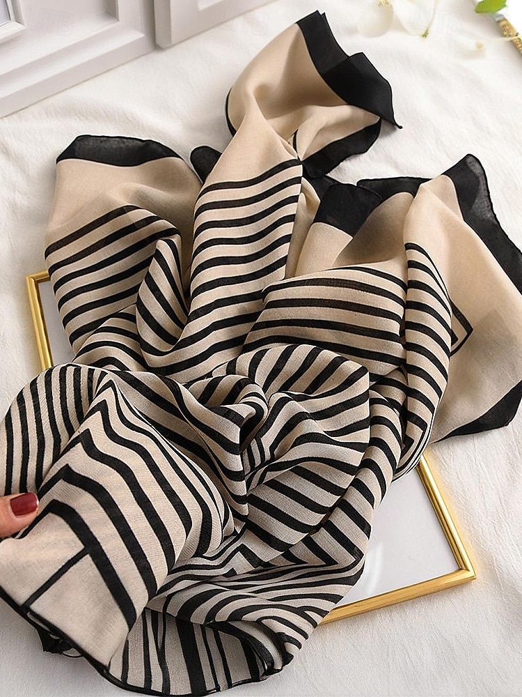 sciarpa a righe in cotone e lino da donna: materiale morbido e leggero, disponibile in più colori, perfetta per outfit casual e invernali del 2026 a $11.99 –P8