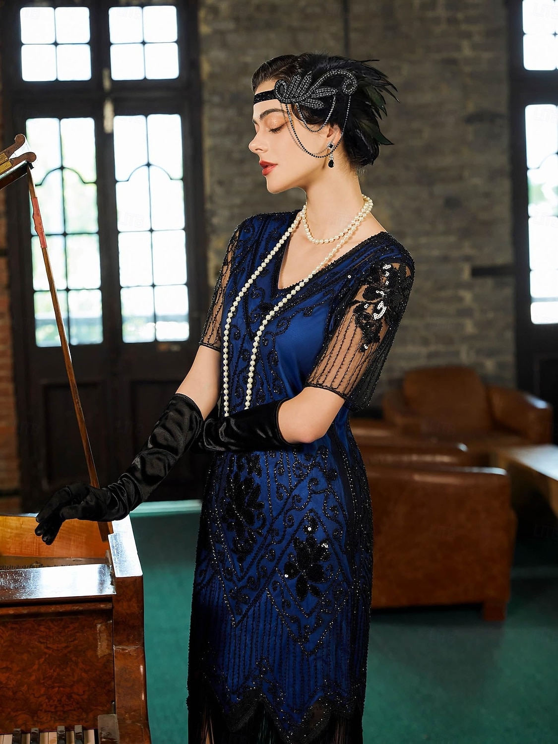 Set Anni Ruggenti Anni 1920 Lunghezza al ginocchio Abito Flapper Abito da cocktail Costume di fantasia con accessori Maniche corte Il grande Gatsby Ragazza Flapper Paillettes Frangia con nappe Scollo del 2026 a $57.99 –P6