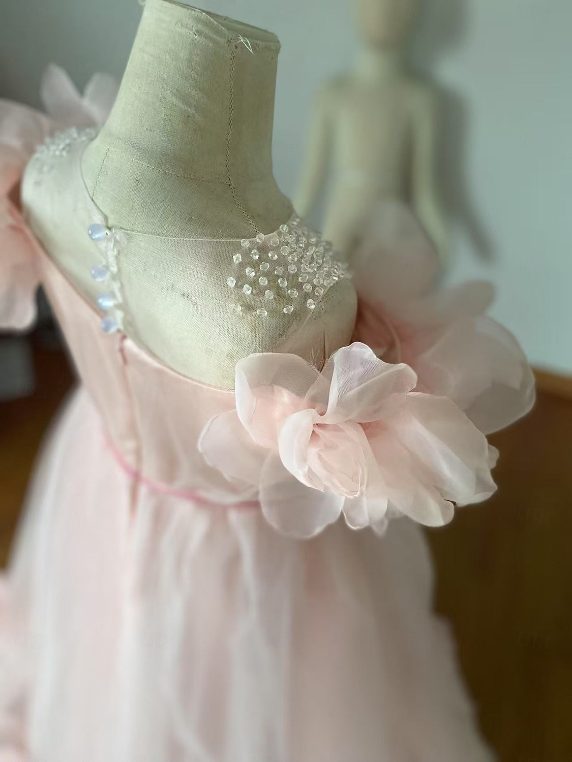 Robe de demoiselle d'honneur, robe de première communion, robe de fête, robe de mariage, robe de princesse, robe de Noël, robe de carnaval, robe froncée unie, robe bustier, robe blanche, robe rose, robe à col rond, robe blanche, robe rose, robe à partir d de 2026 ? $117.99 –P16
