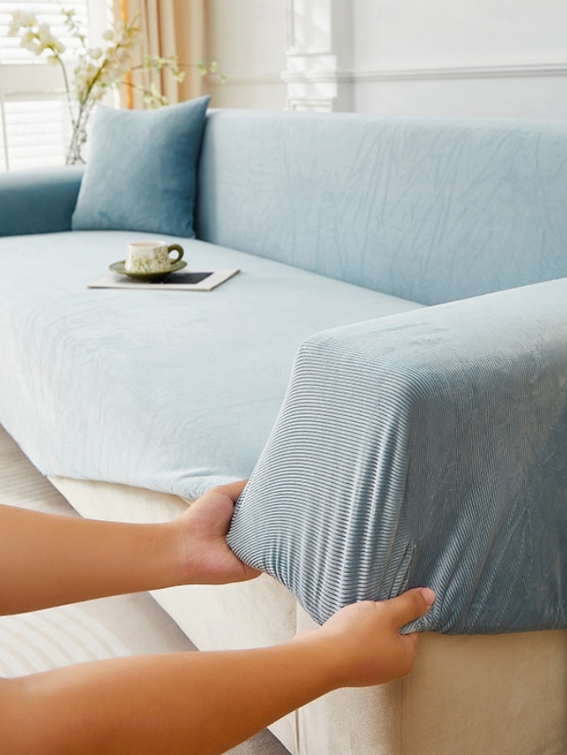 Housse de canapé rayée en velours côtelé (1 pièce), élégante et luxueuse, antidérapante, anti-poussière et anti-griffures de chat, idéale en toute saison pour la chambre, le salon, le bureau ou la de 2026 ? $119.99 –P14