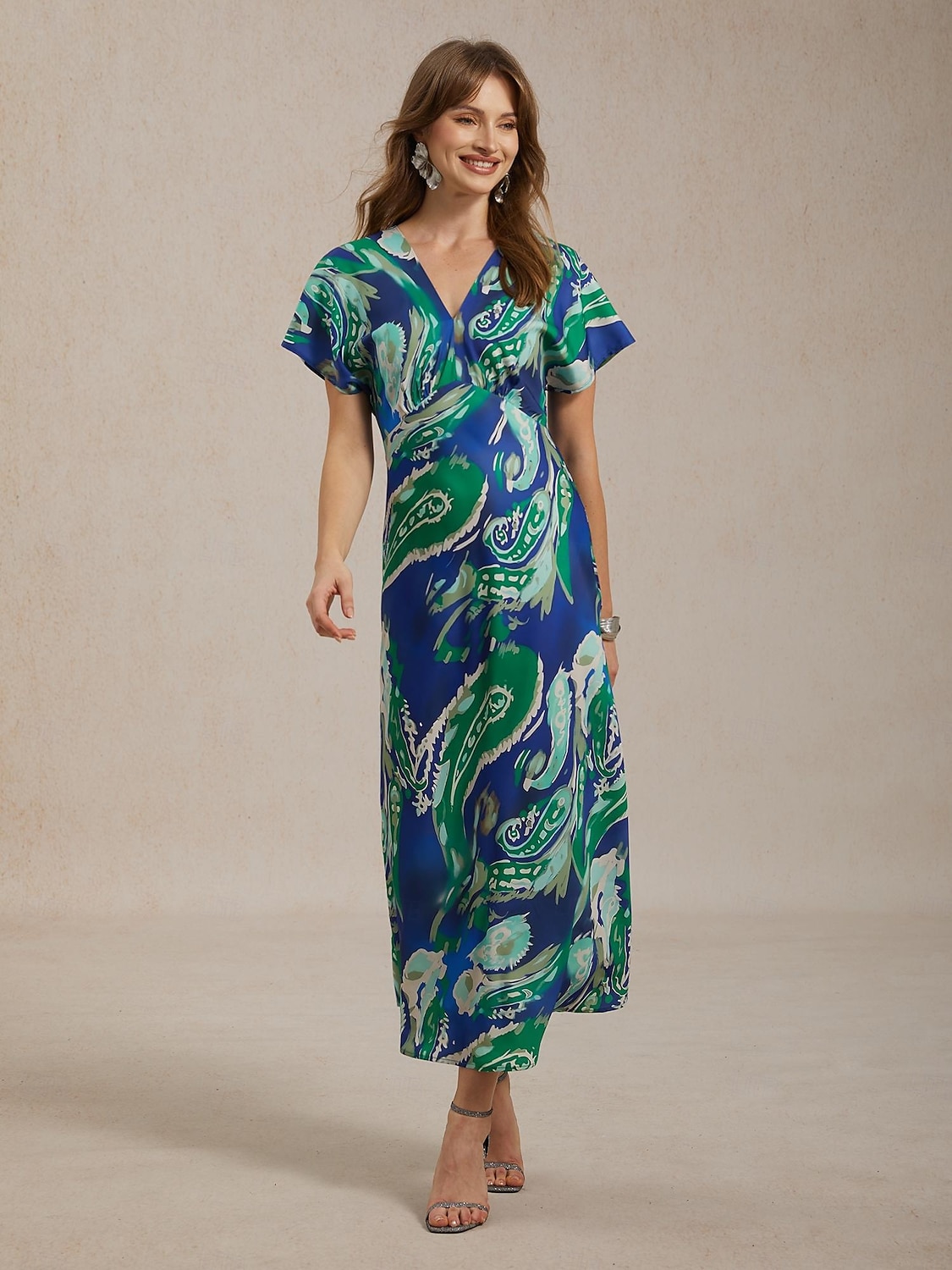 lomamainen satiinivihreä paisley-kuvioinen maksimekko 2026 - $91.99 –P4