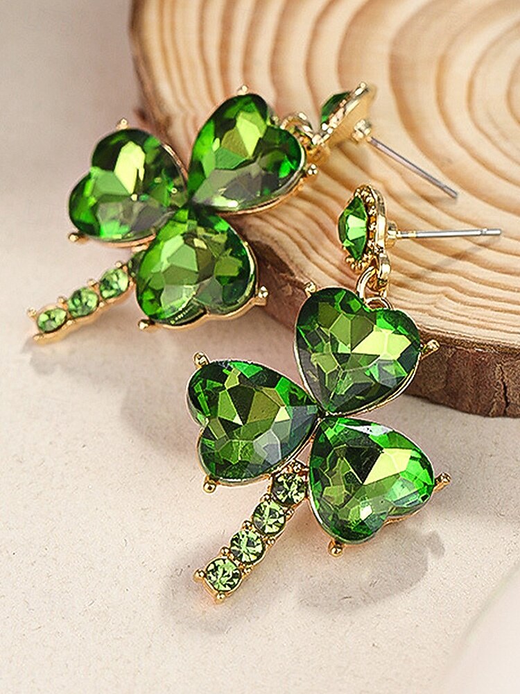 Boucles d'oreilles en alliage pour femme, ornées d'un trèfle en cristal vert, parfaites pour la Saint-Patrick et les fêtes de tous les jours, élégantes et festives. de 2026 ? $11.99 –P4