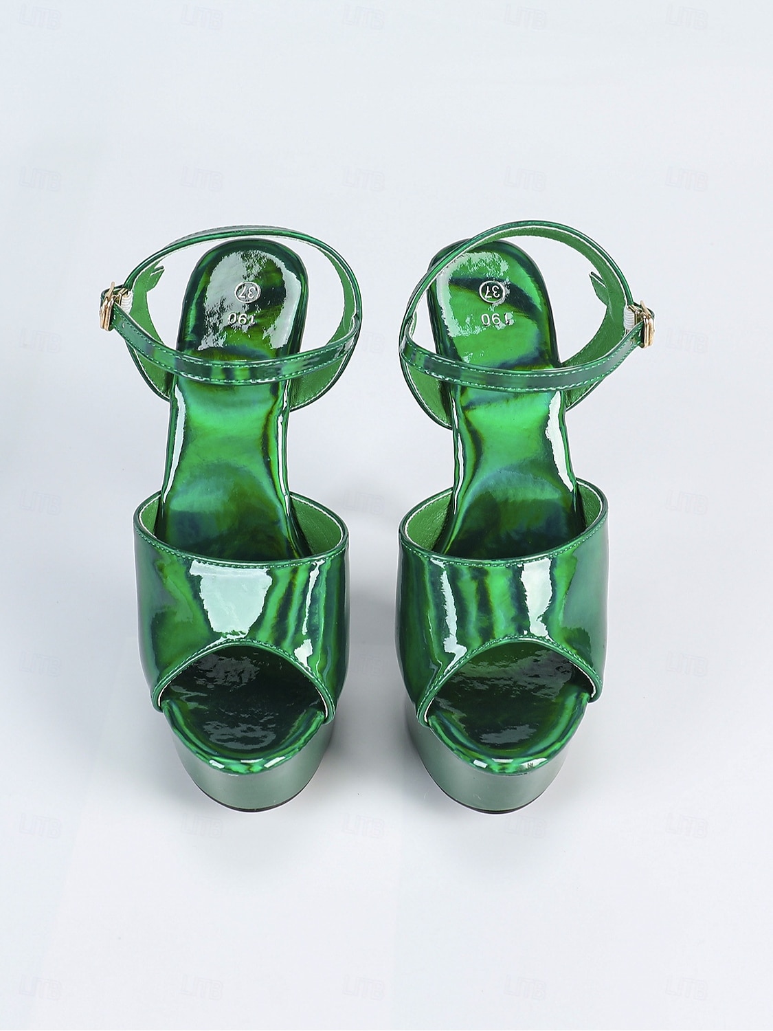 Damsmaragdgröna platåsandaler med hög klack, metalliska festskor med ankelrem, djärva, statement-klackar för St. Patrick's Day-firanden och nattlivsevenemang &festivalfester 2026 - $46.99 –P3