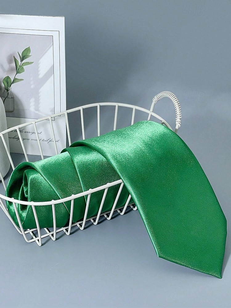 2026年 男性用のセントパトリックスデーのグリーンサテンネクタイ。グリーンの複数の色合い、滑らかなポリエステル生地。パレード、パーティー、結婚式、ホリデーのお祝いに最適なクラシックで華やかなスタイルのネクタイ。  コレクション – $11.99 –P9