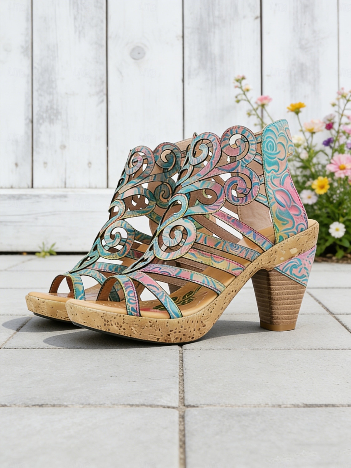 Bunte Damen-Sandalen aus Rindsleder mit lasergeschnittenem Blockabsatz und Klettverschluss im Boho-Gladiator-Stil für Gartenpartys, Festivals und besondere Anlässe. 2026 - $84.99 –P5