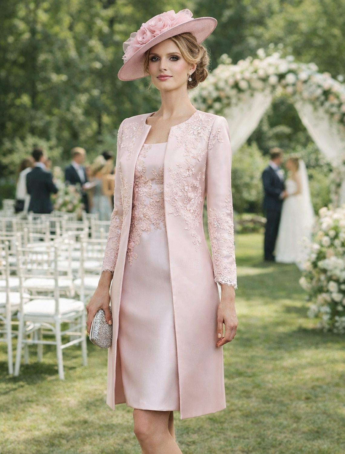 Kétrészes Szűk szabású Térdig érő Esküvői vendég ruha Örömanya ruha Ujjatlan Kanálnyak Elegáns Molett Esküvői vendég Templom Szatén Csipke Stólával Kabát ruhák val vel Rátétek 2026 - $178.99 –P1