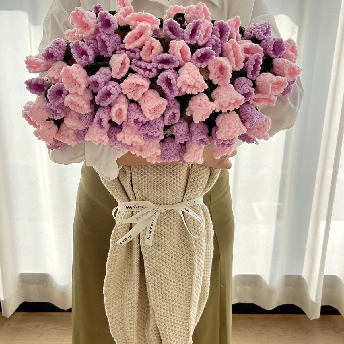 Valentýnská gradientní deka s kyticí konvalinek, ručně vyráběný přehoz s umělými květinami, deka na spaní, uměle tkaný přehoz, perfektní dárek pro blízké 2026 - $30.99 –P1