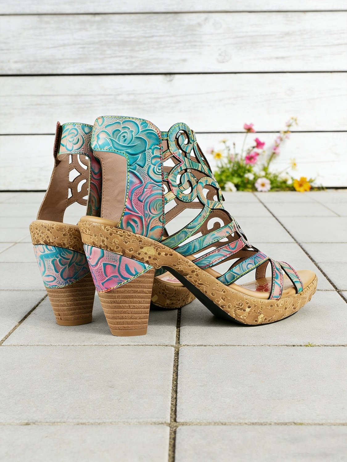 Bunte Damen-Sandalen aus Rindsleder mit lasergeschnittenem Blockabsatz und Klettverschluss im Boho-Gladiator-Stil für Gartenpartys, Festivals und besondere Anlässe. 2026 - $84.99 –P6